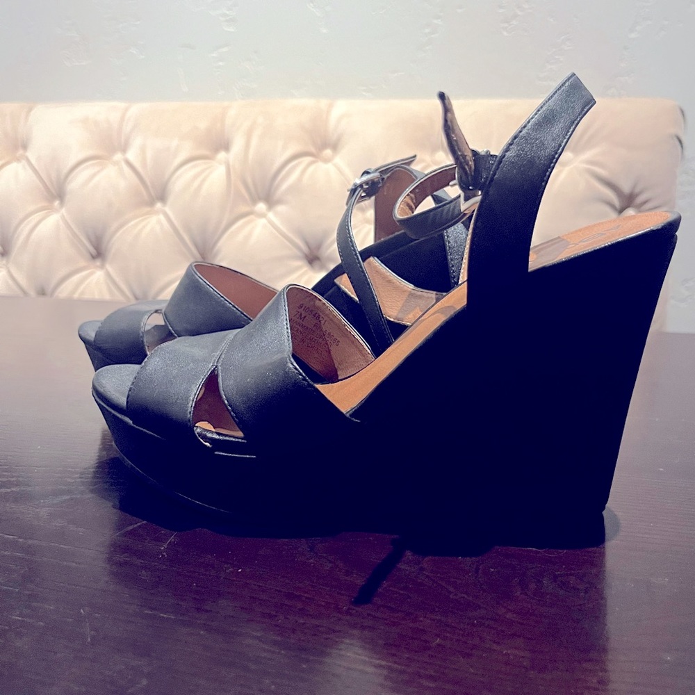 My favorite black platforms! 🖤 ABOUND